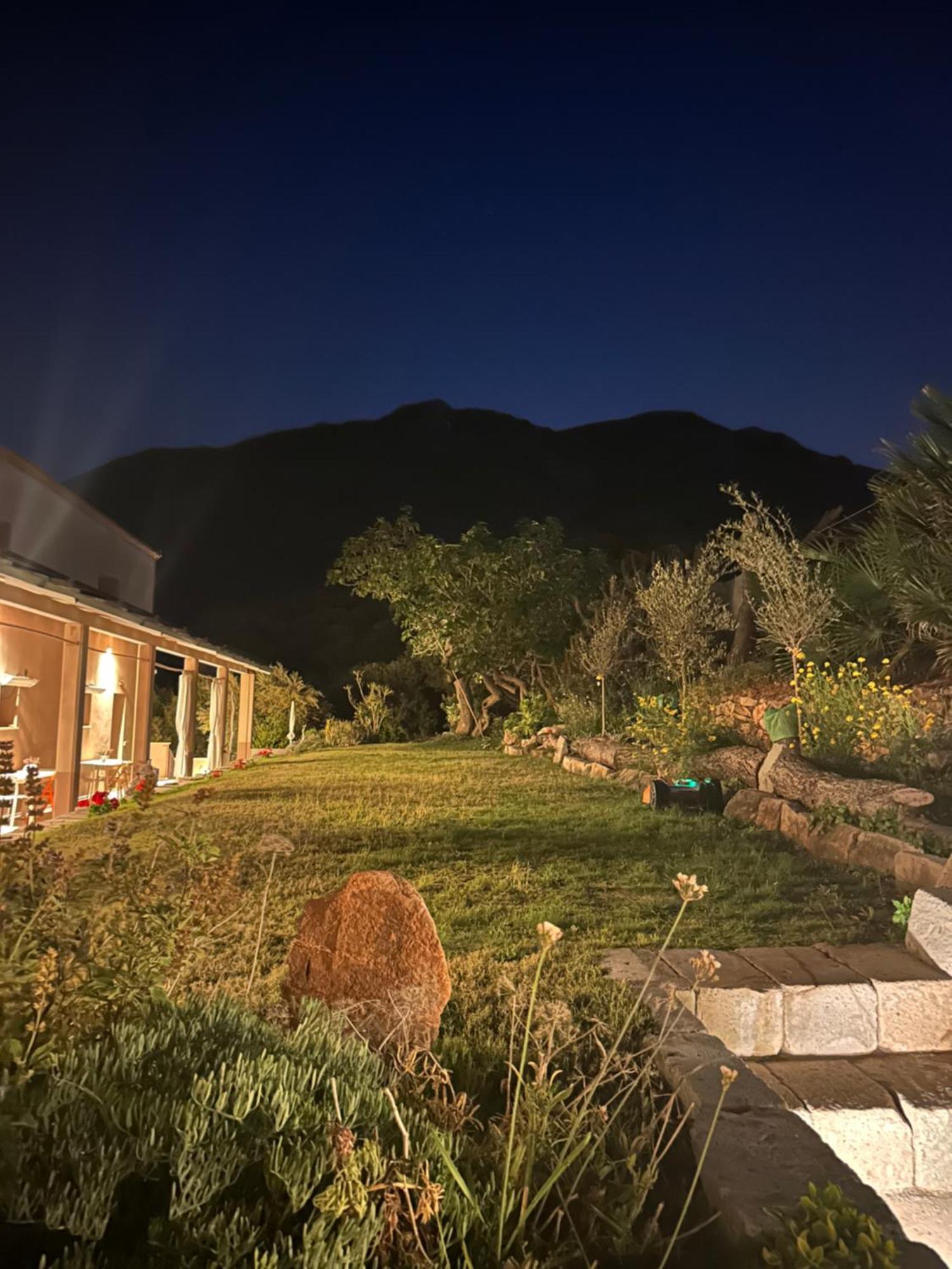 Alelca Domo Bed & Breakfast Buggerru Exterior photo